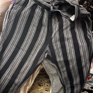 4 Different pair of Old Navy Plus size Linen/Rayon pants . All with pockets.